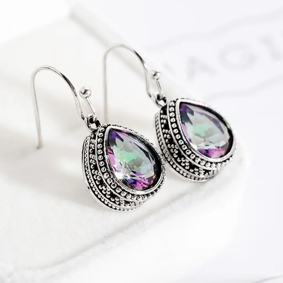 NWOT - Beautiful Multi Color Droplet Style Earrings - Picture 2 of 7